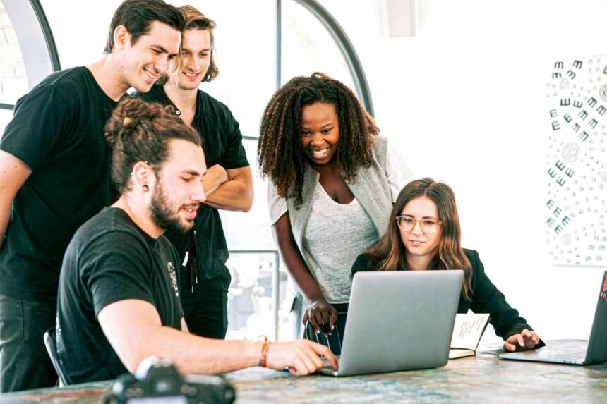 10 Best Startup Ideas for USA in 2025 (Profitable & Easy to Start)